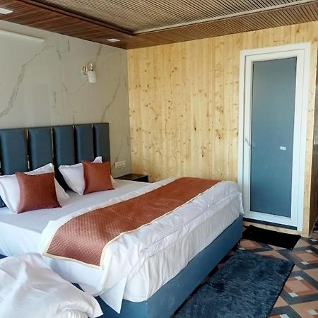 Silver Dew Resorts And Restaurant Dhanaulti Esterno foto