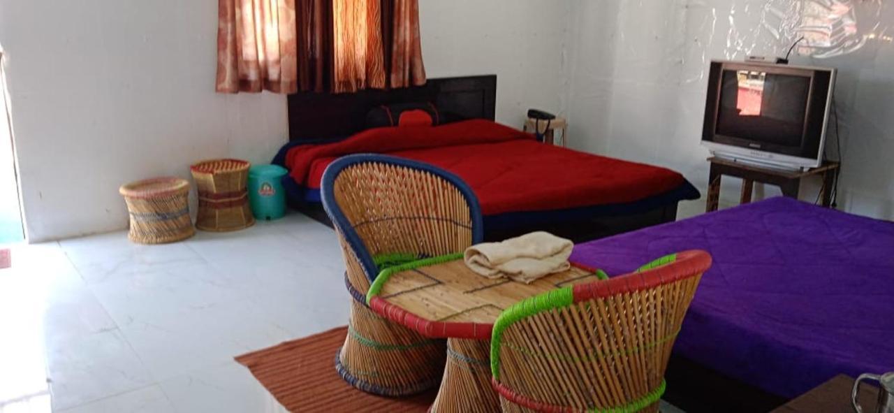 Silver Dew Resorts And Restaurant Dhanaulti Esterno foto