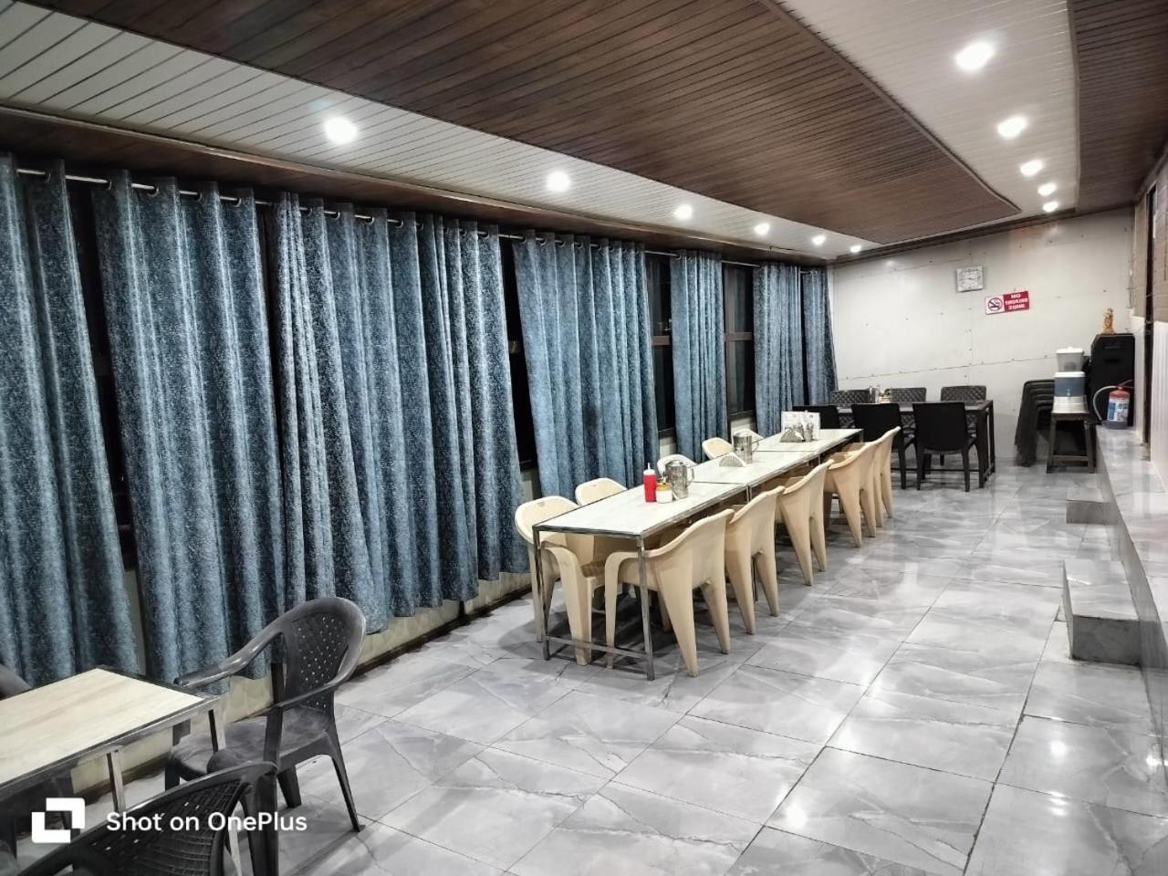 Silver Dew Resorts And Restaurant Dhanaulti Esterno foto