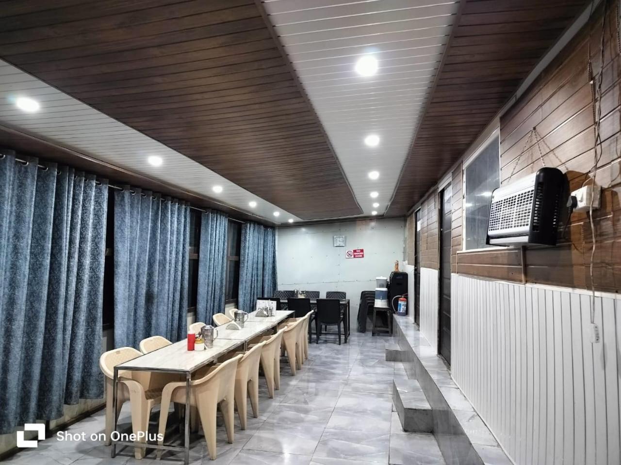 Silver Dew Resorts And Restaurant Dhanaulti Esterno foto
