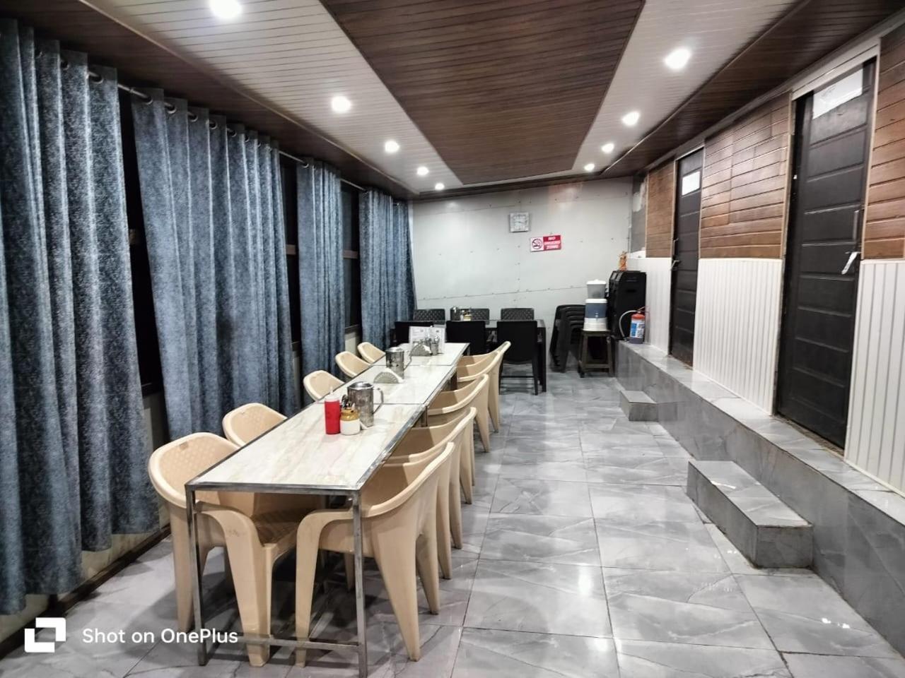 Silver Dew Resorts And Restaurant Dhanaulti Esterno foto