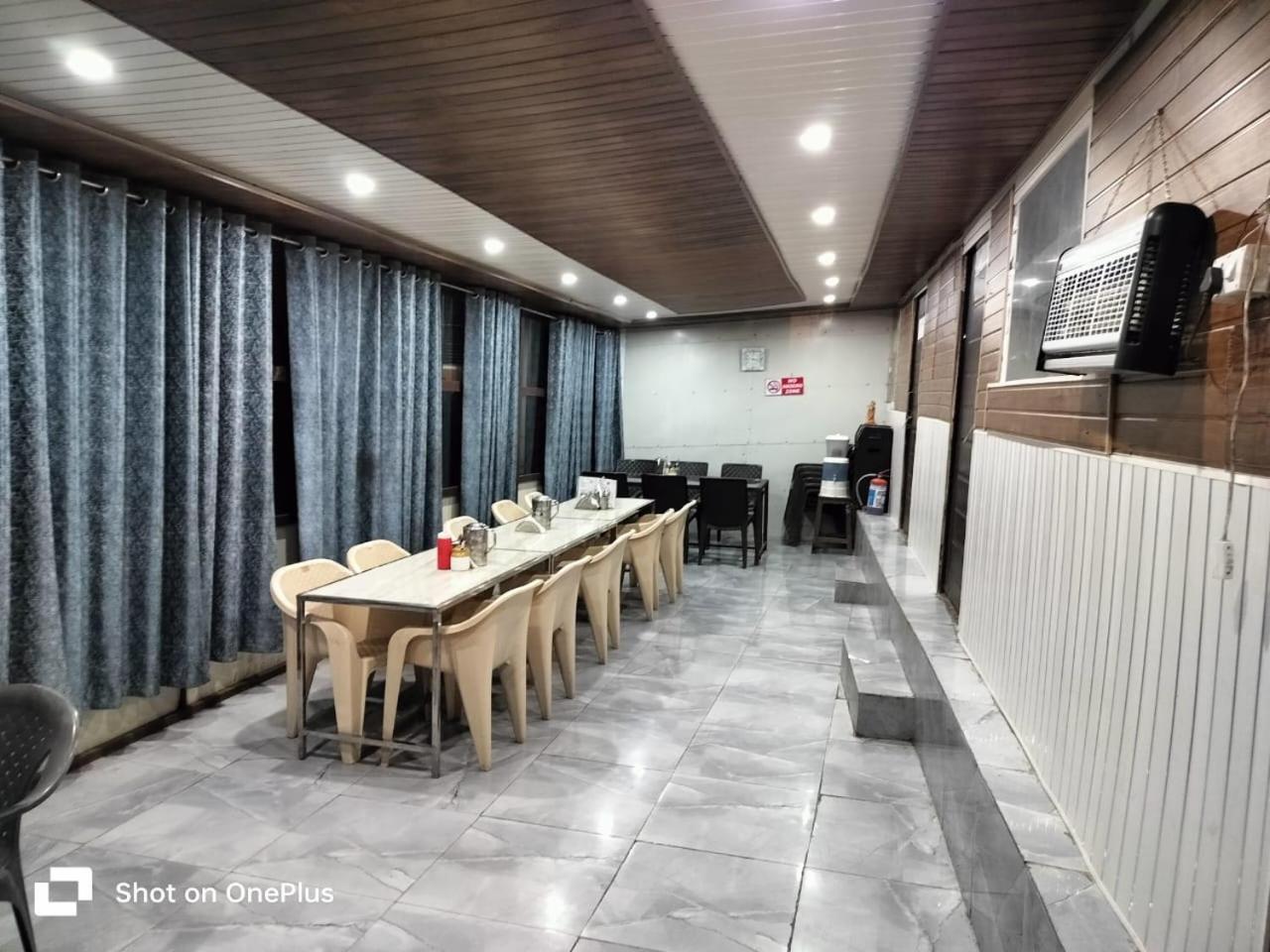 Silver Dew Resorts And Restaurant Dhanaulti Esterno foto