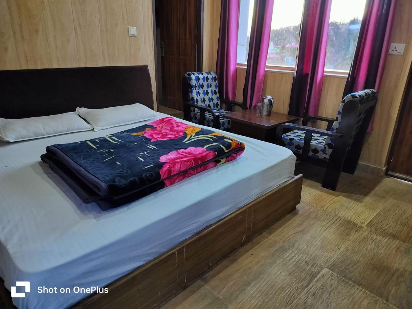 Silver Dew Resorts And Restaurant Dhanaulti Esterno foto