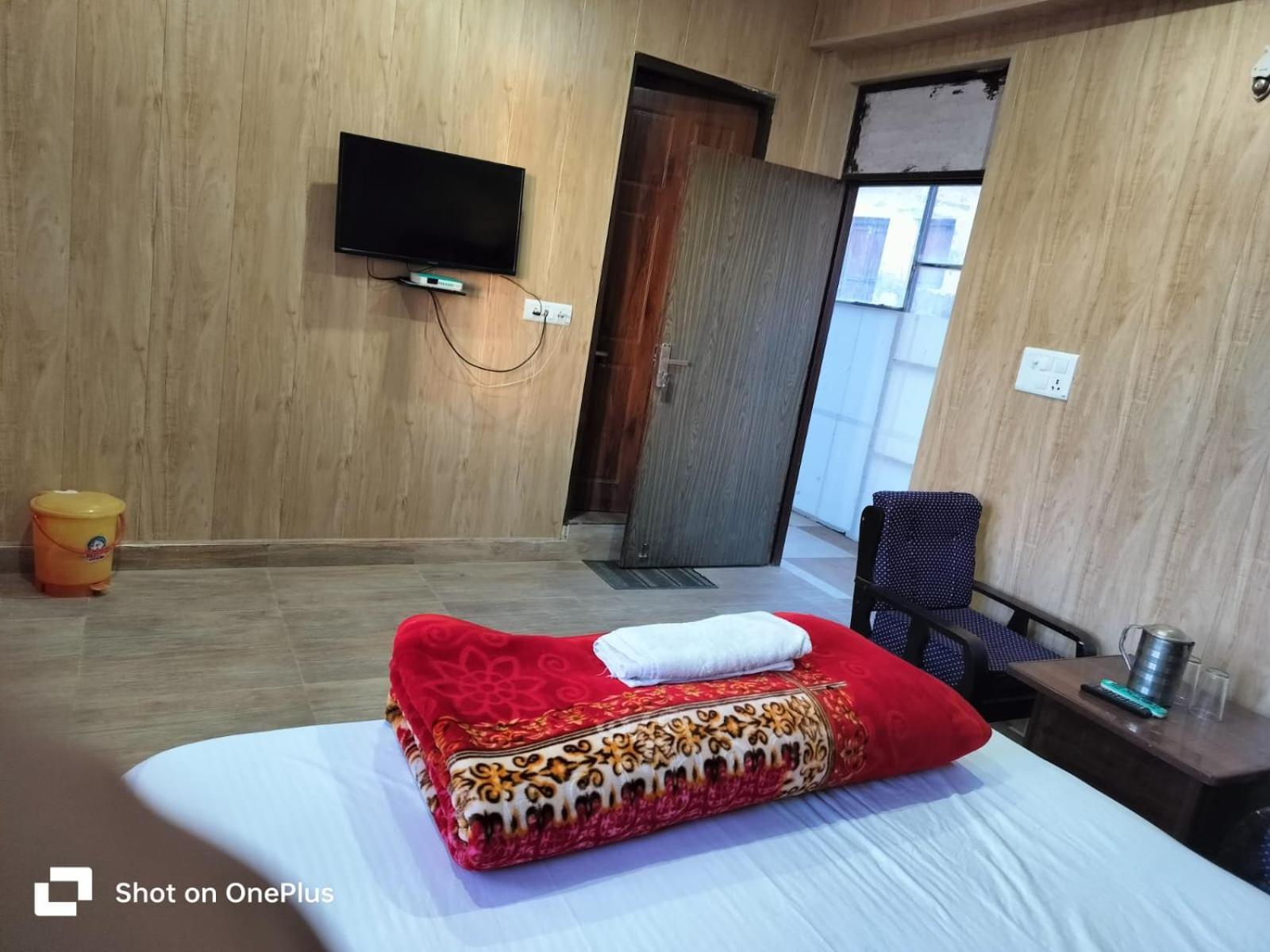 Silver Dew Resorts And Restaurant Dhanaulti Esterno foto