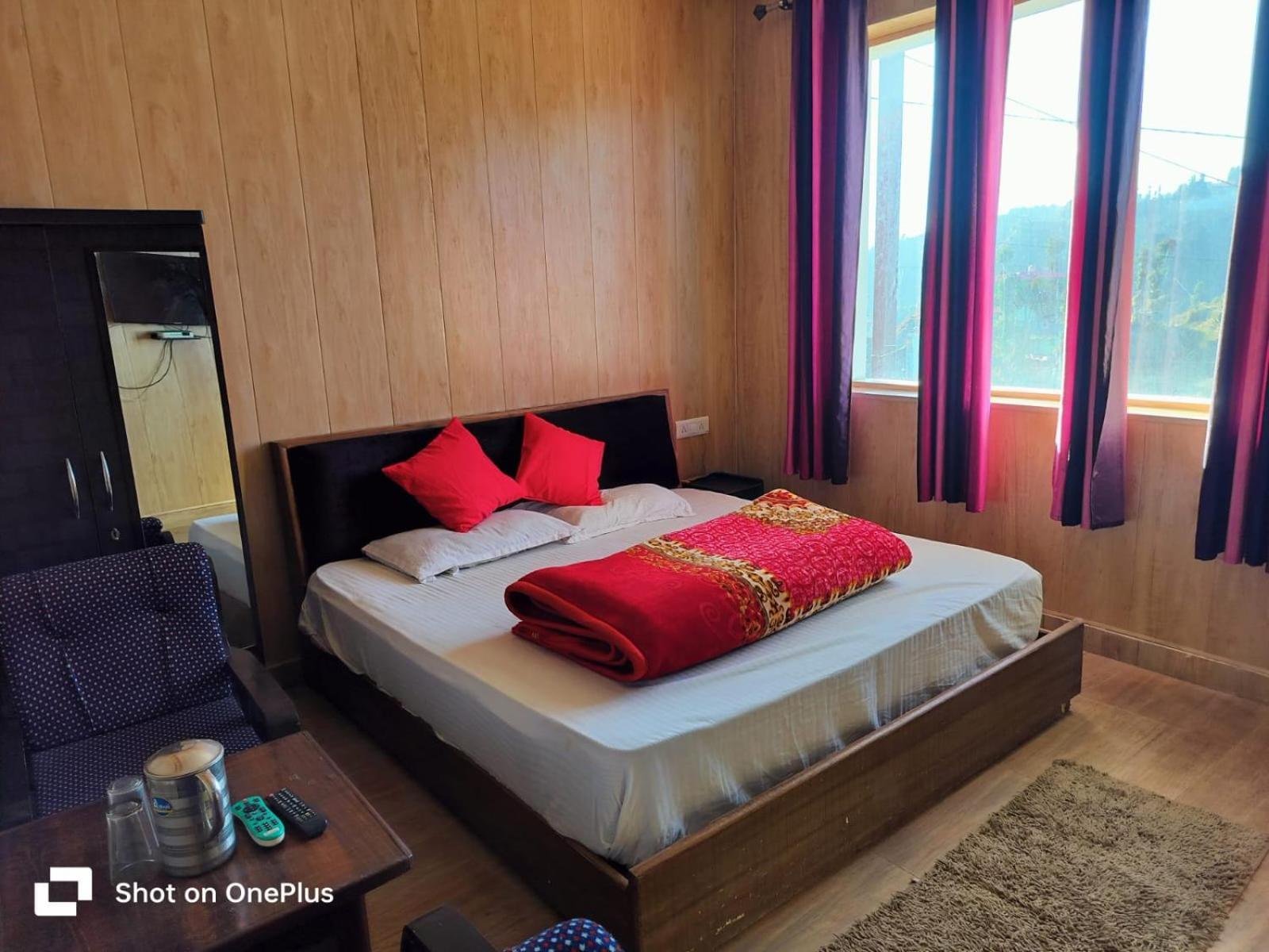 Silver Dew Resorts And Restaurant Dhanaulti Esterno foto