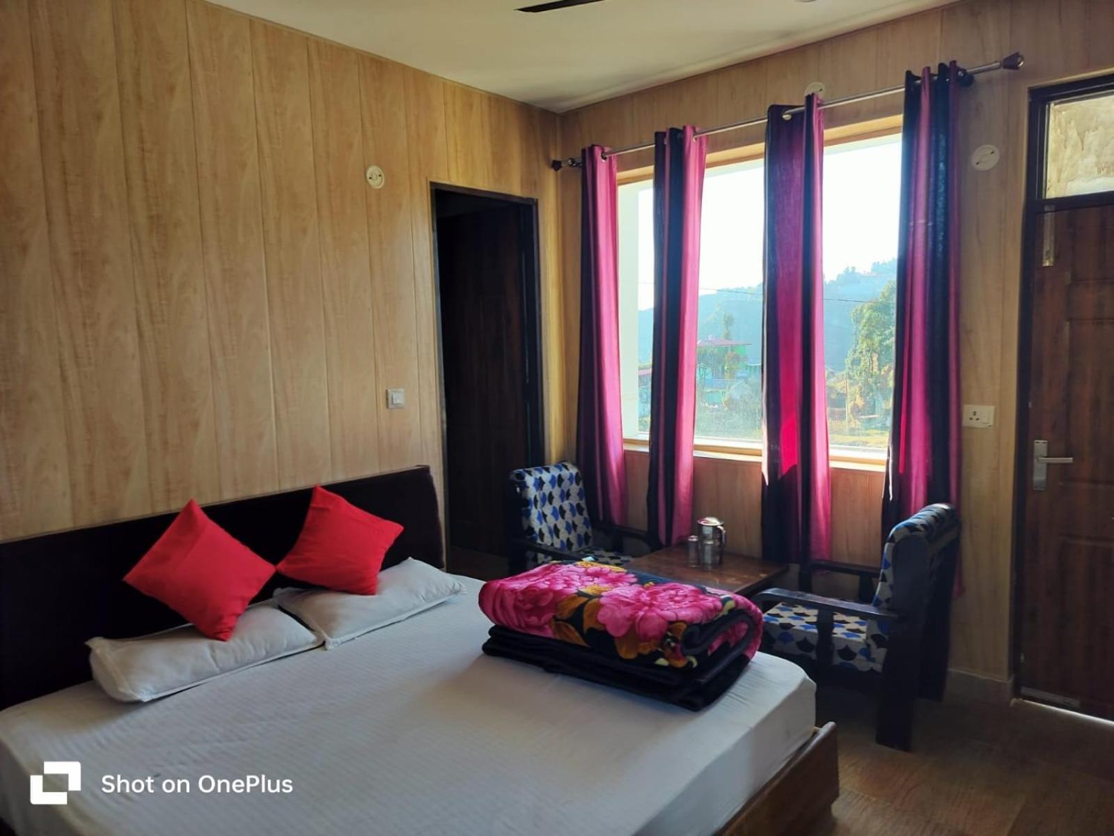 Silver Dew Resorts And Restaurant Dhanaulti Esterno foto