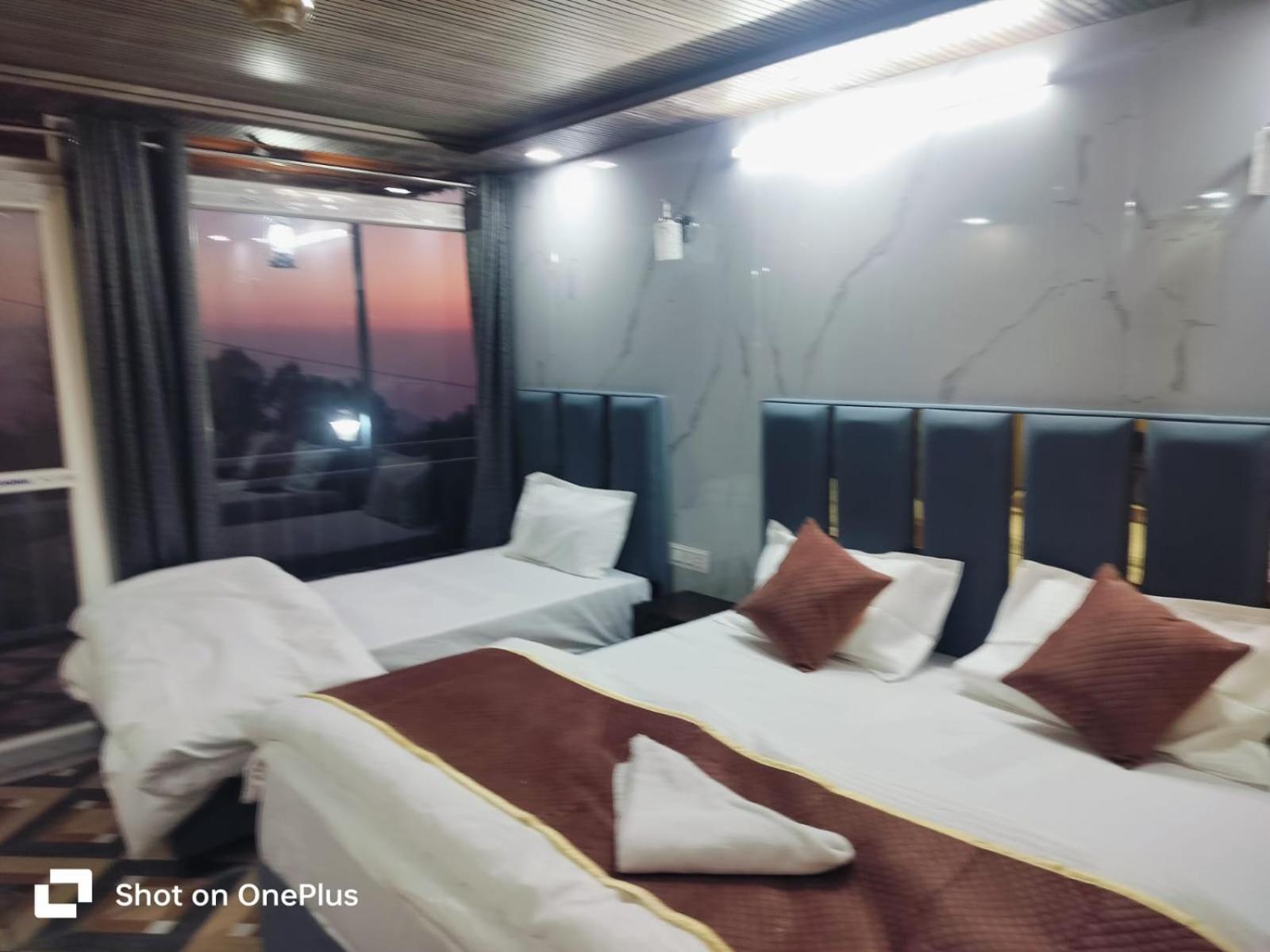 Silver Dew Resorts And Restaurant Dhanaulti Esterno foto