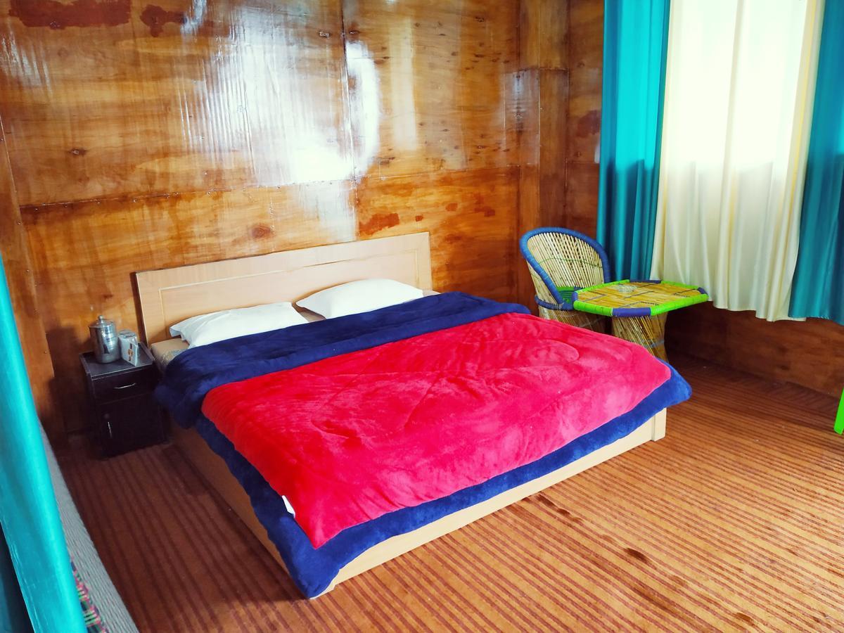 Silver Dew Resorts And Restaurant Dhanaulti Esterno foto