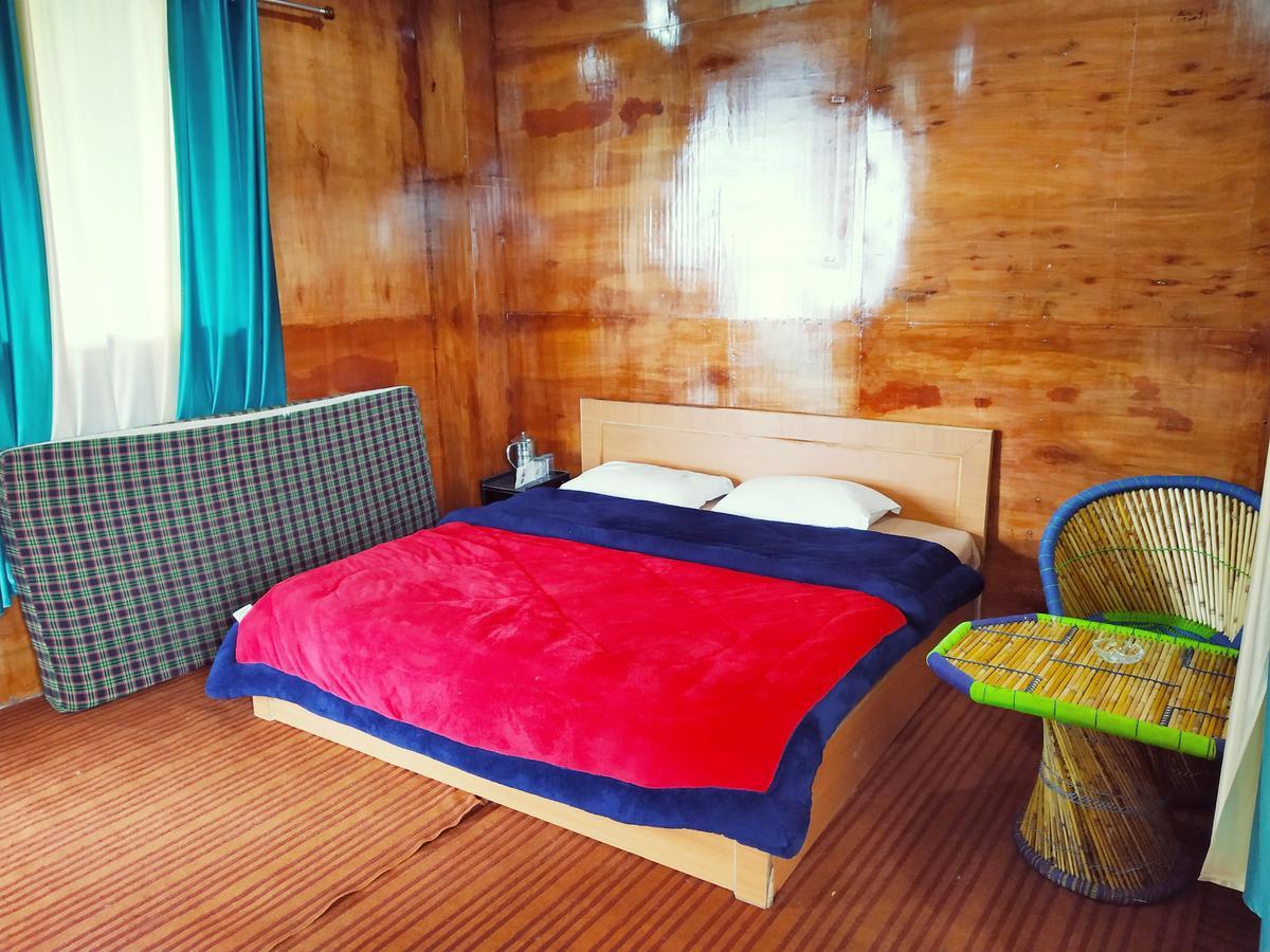 Silver Dew Resorts And Restaurant Dhanaulti Esterno foto