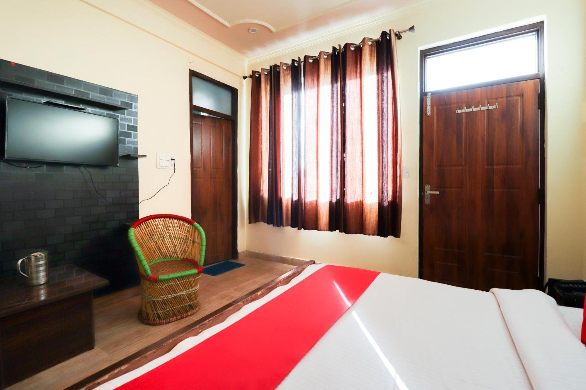 Silver Dew Resorts And Restaurant Dhanaulti Esterno foto